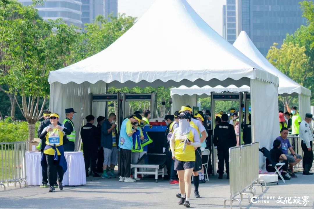 2021行者旭辉·城市公益徒步上海站成功举行，近5000人燃爆浦东滨江