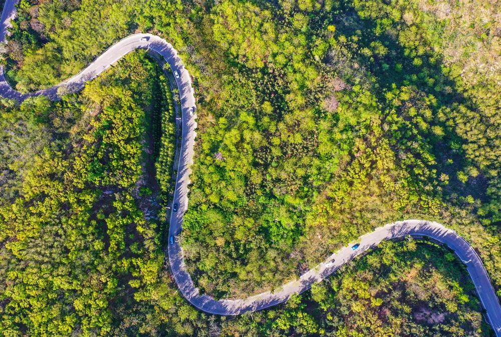 以“自驾游”方式开启“体验式”报道，“千里山海自驾旅游公路大型融媒行”活动在威海启动