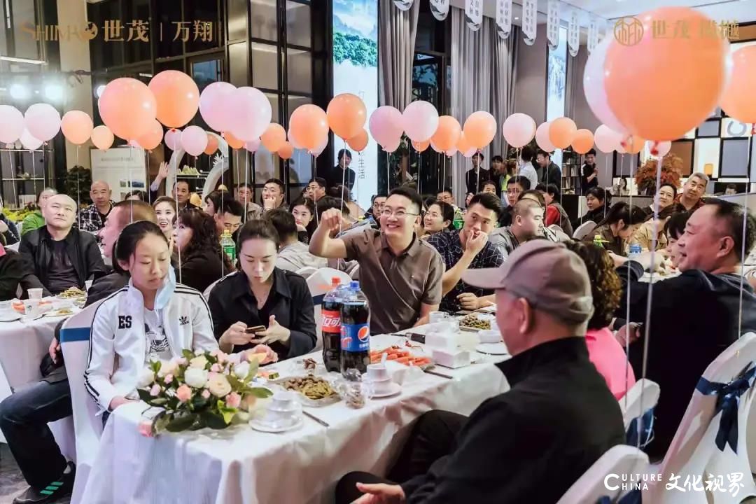 鲁东大学专场龙虾音乐节在烟台世茂揽樾盛大举行，奏响半山美好乐章