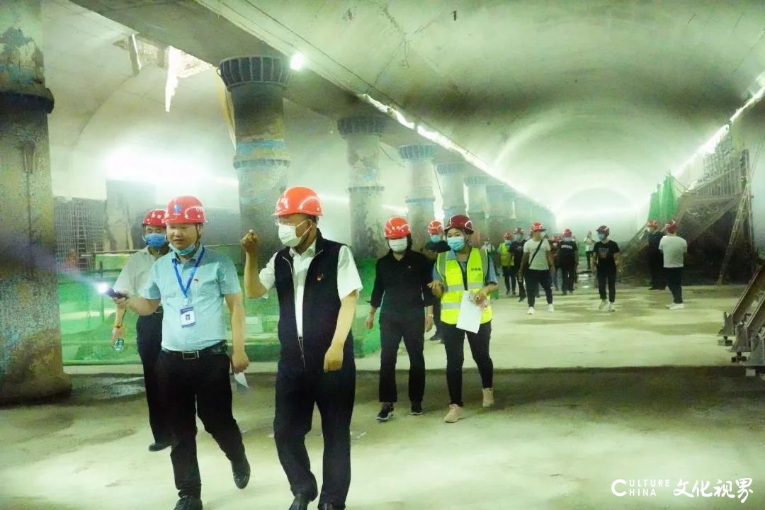 北京世纪金源购物中心昊永物业“主题党日”到中铁隆在京项目感受地铁建设的魅力