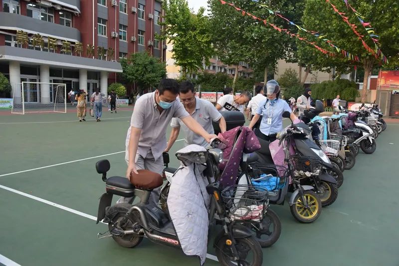 山师附小举办家长开放日，加强家校联系