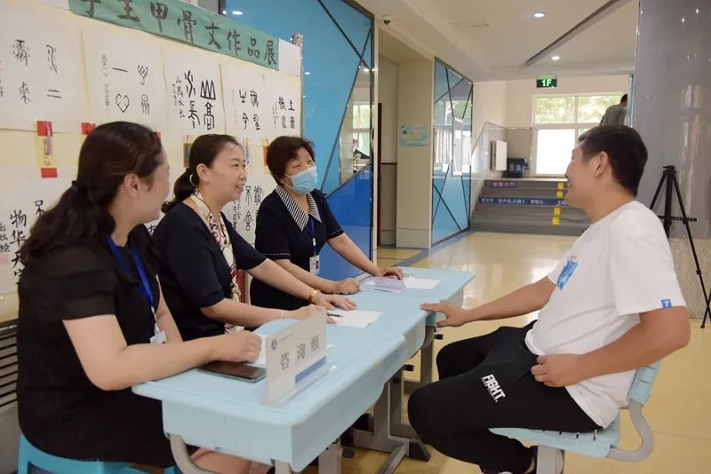 山师附小举办家长开放日，加强家校联系