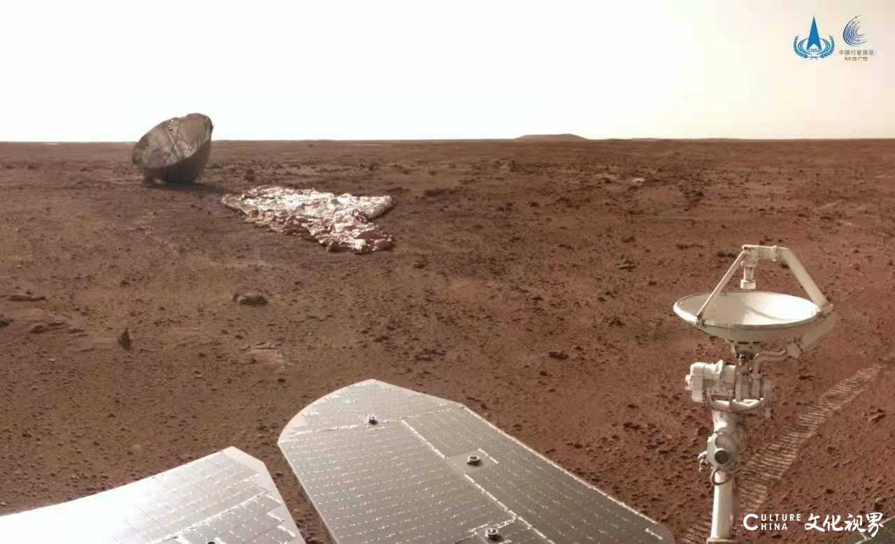 国家航天局发布最新火星影像：祝融号近距离“看”降落伞与背罩