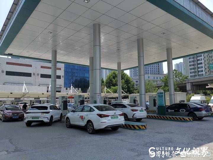 新能源车充电免费停，济南市的规定为何难以执行？