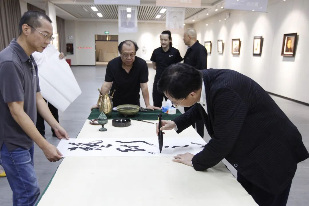 李瑞琦、周鹏飞一行到深圳艺术学校调研，勠力同心推动艺术事业更大发展