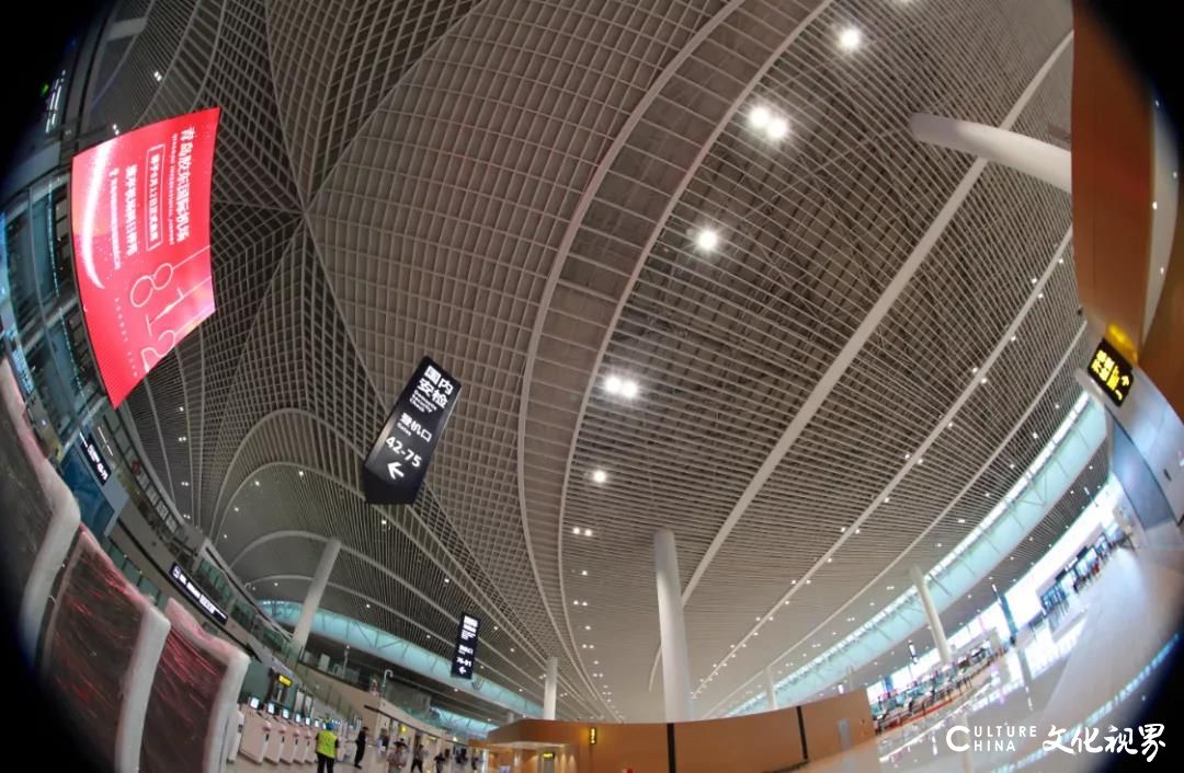 山航“鲁雁阁”全新亮相！打卡胶东机场单体最大休息室180°观景区