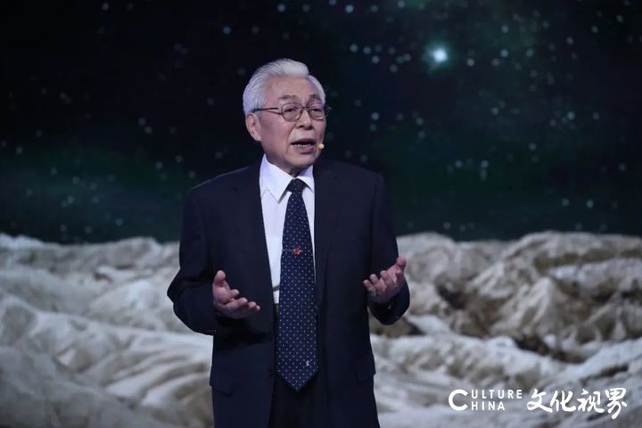 中国科学院院士欧阳自远在《百年科技强国梦》讲述我国探月奥秘，揭开完美能源月壤神秘面纱