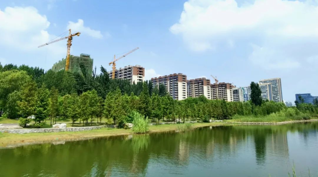枣庄水发·澜悦凤城项目最后一栋住宅楼顺利封顶