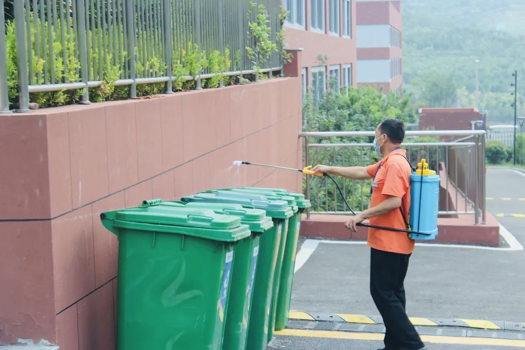 济南托马斯学校洒扫消杀完毕，静待开学