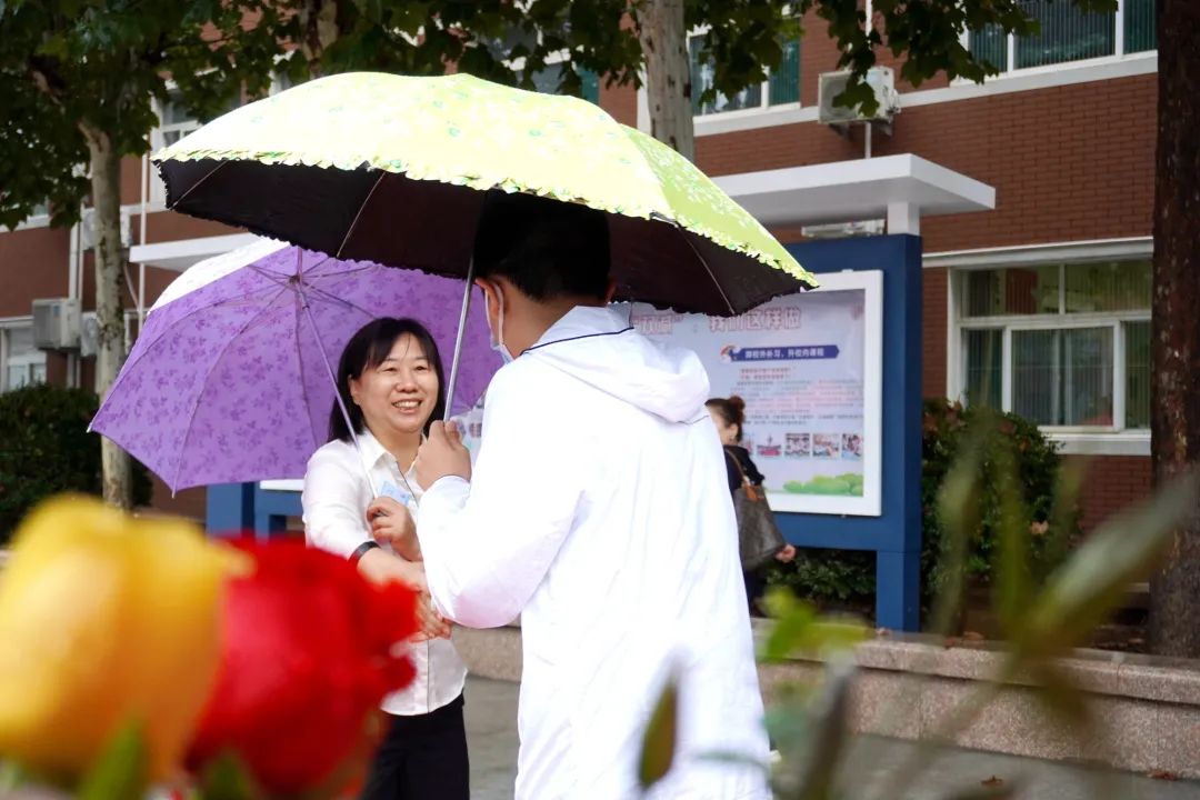 山师齐鲁实验学校初一新生入校，将搭乘“齐鲁号”列车通往梦想的彼岸