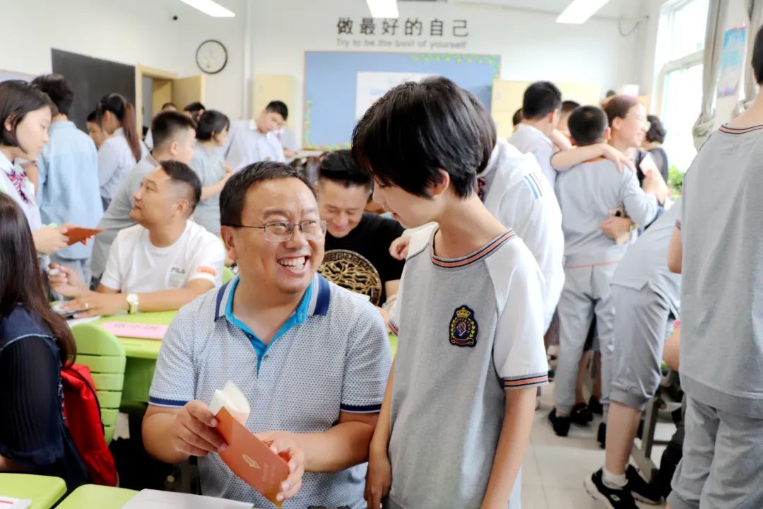 山师齐鲁实验学校初一新生入校，将搭乘“齐鲁号”列车通往梦想的彼岸