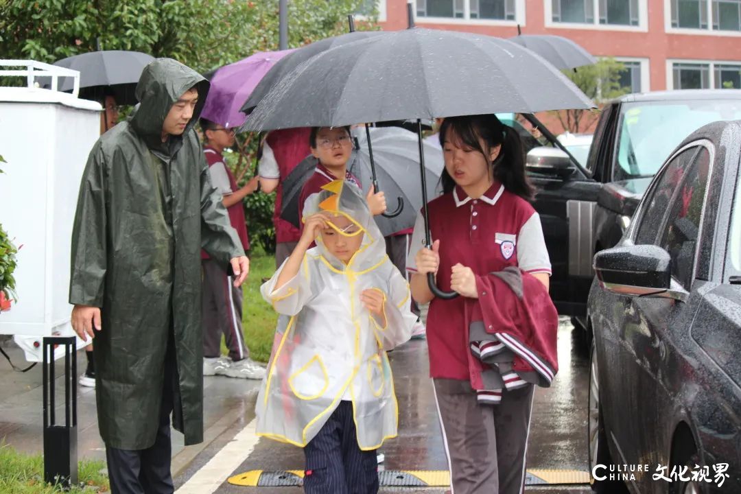 济南托马斯学校“小萌新”开启新学期