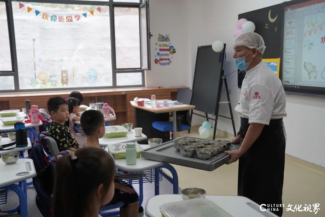 济南托马斯学校“小萌新”开启新学期