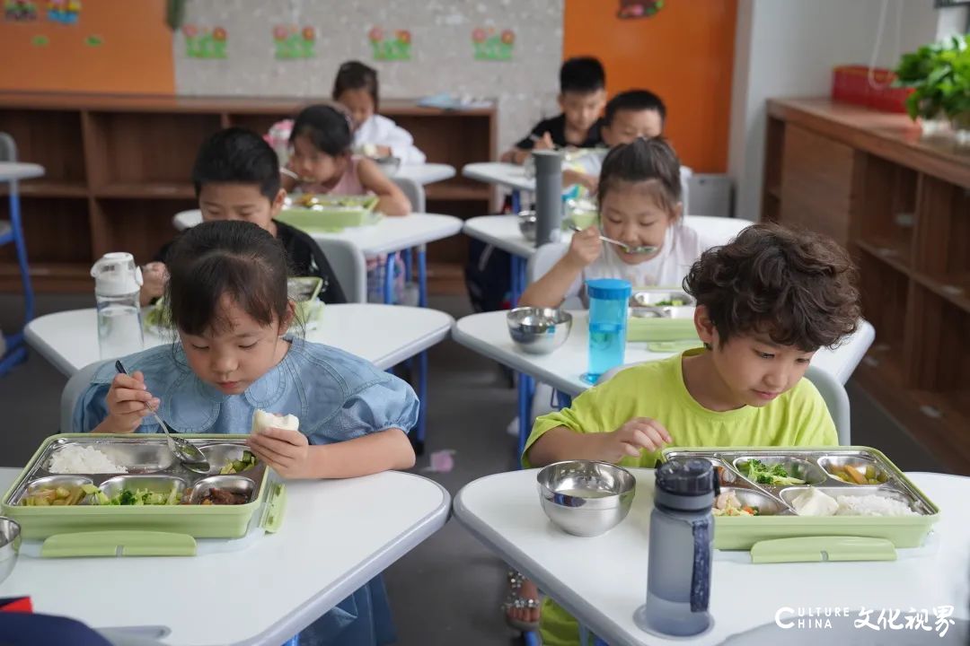 济南托马斯学校“小萌新”开启新学期