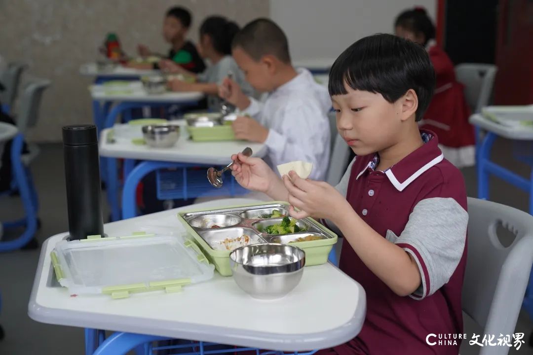 济南托马斯学校“小萌新”开启新学期