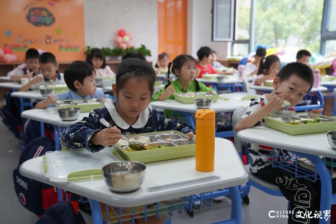 济南托马斯学校“小萌新”开启新学期