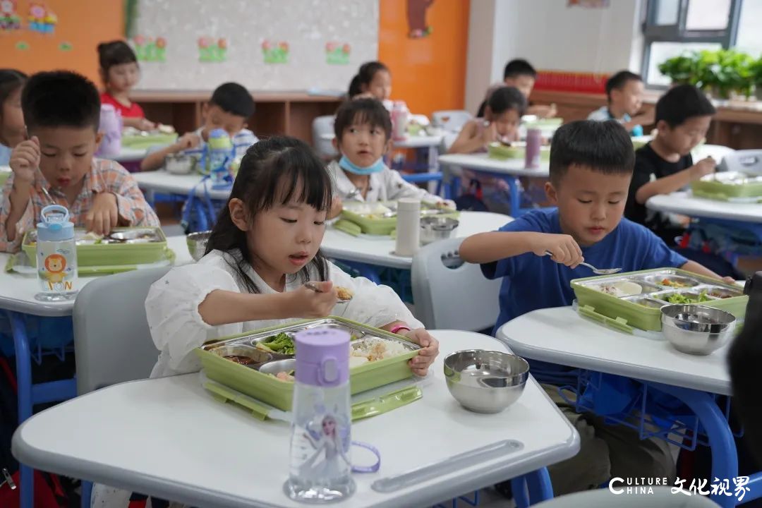 济南托马斯学校“小萌新”开启新学期