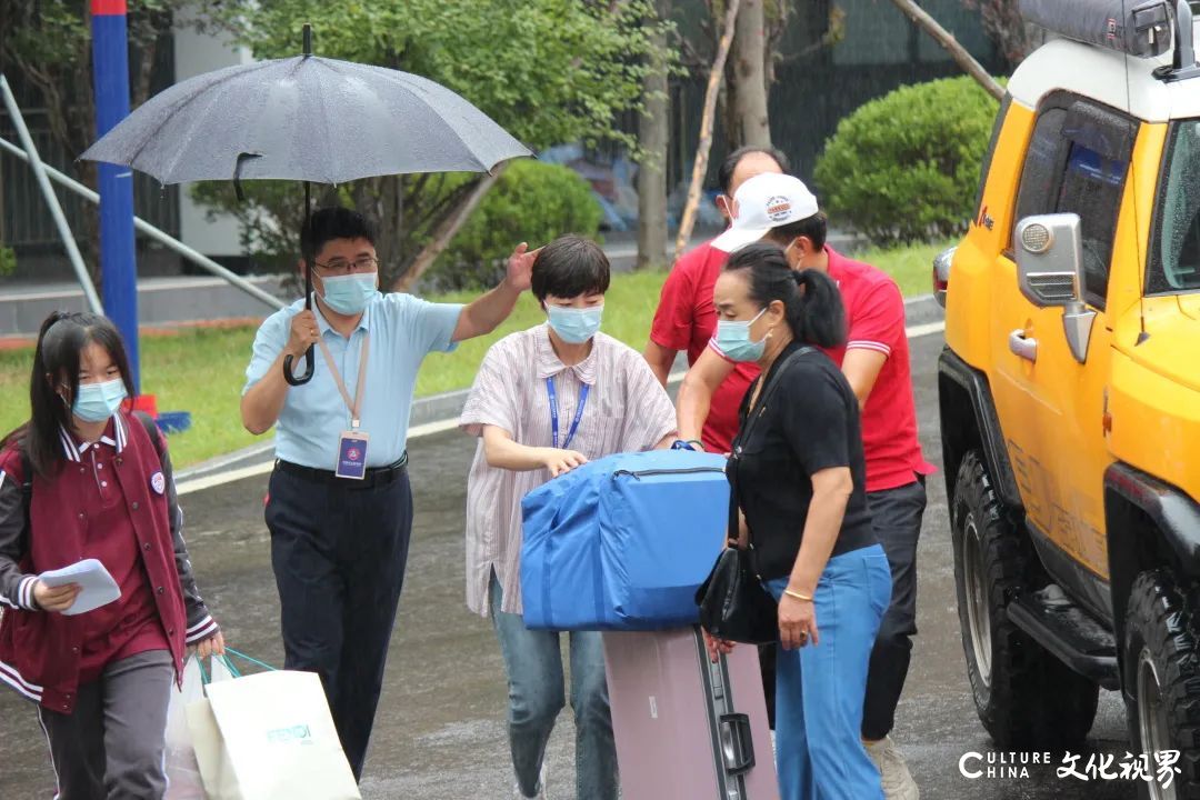 济南托马斯学校“小萌新”开启新学期