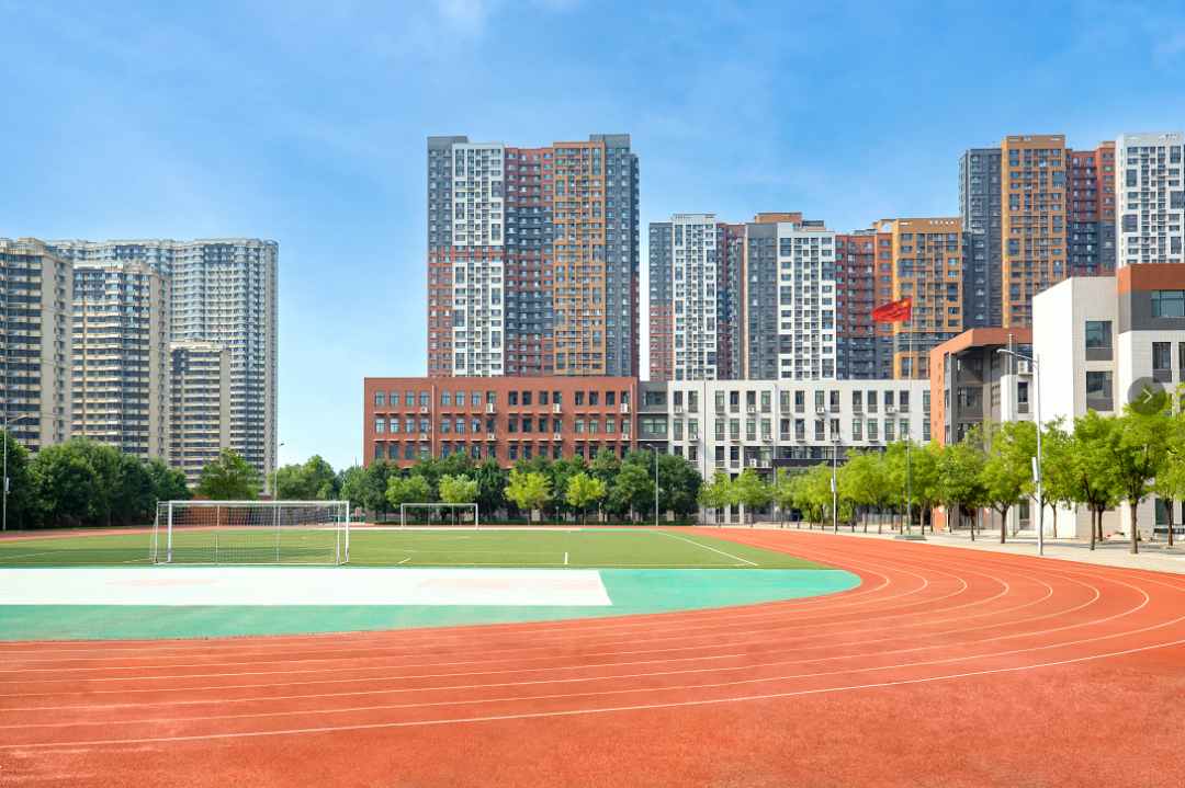 ​济南万象新天学校历经九年辛勤耕耘，在教师节收获沉甸甸的荣誉