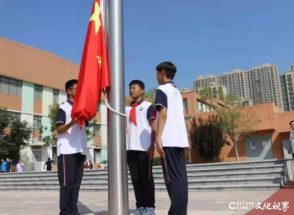 ​济南万象新天学校历经九年辛勤耕耘，在教师节收获沉甸甸的荣誉