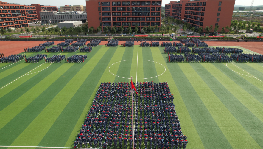 山东文化产业职业学院举行2021级新生军训汇报表演暨开学典礼