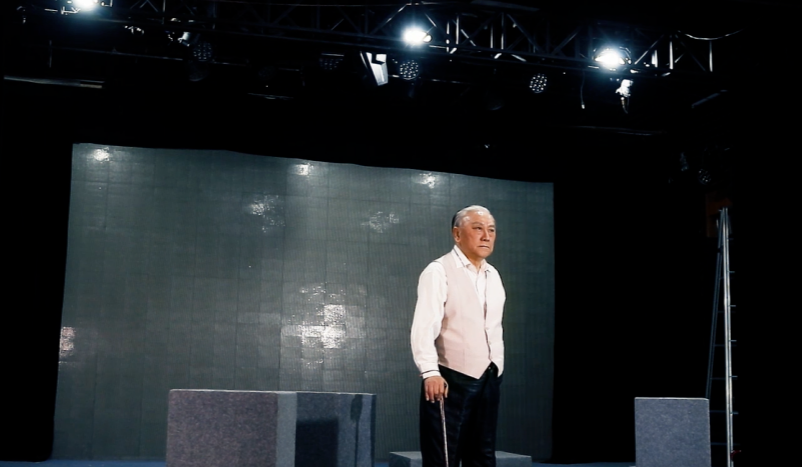 “一个人一台戏”——著名艺术家薛中锐与表演艺术的不解之缘