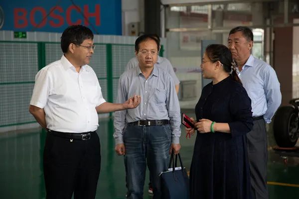 济南市教育局副局长陈爱民一行到访山东工程职业技术大学，对其一体化育人模式予以充分肯定