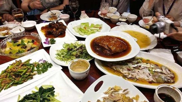 餐位费、纸巾费、茶水费、餐具费……餐饮行业隐性消费“防不胜防”