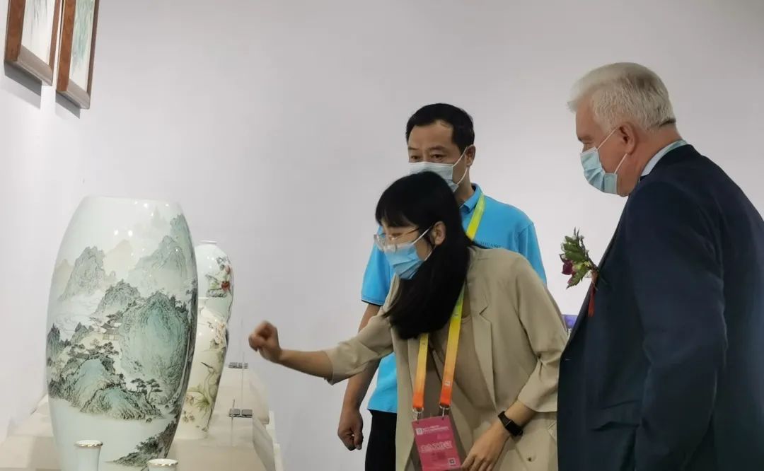 华光国瓷绽放2021国际精品陶瓷展览会，荣获中国陶瓷创新与设计大赛多项大奖