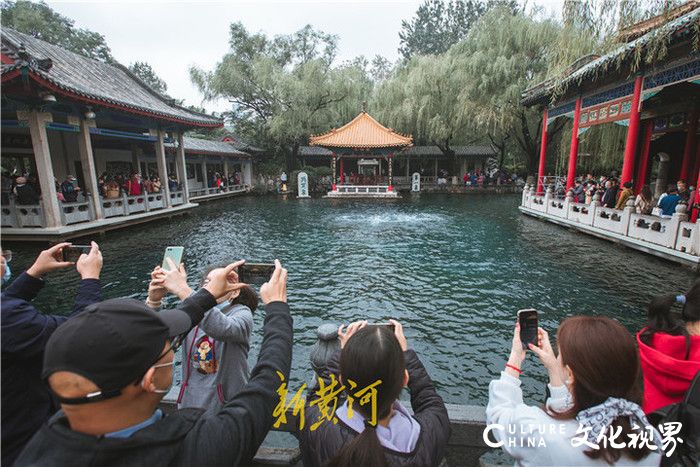 国庆期间，济南市24家景区共接待游客244.6万人次，实现营收8705.1万元