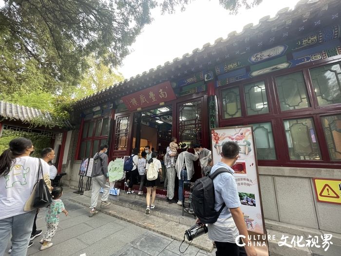 国庆期间，济南市24家景区共接待游客244.6万人次，实现营收8705.1万元