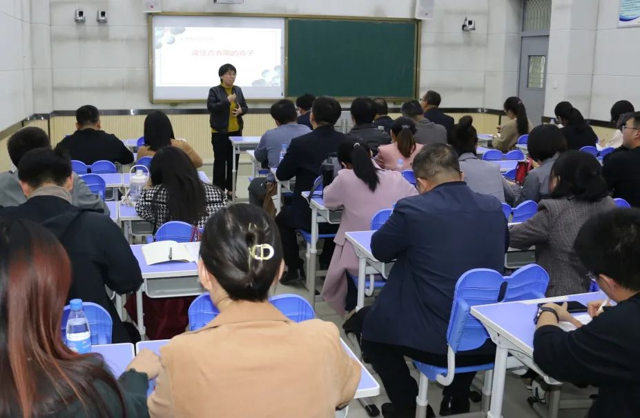 济南市家庭教育公益送教活动启动，首站走进万象新天学校