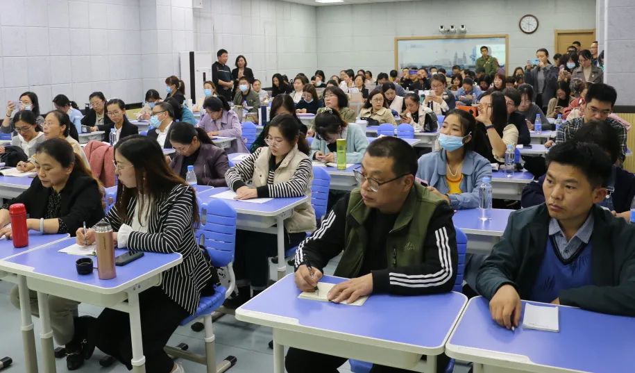 济南市家庭教育公益送教活动启动，首站走进万象新天学校