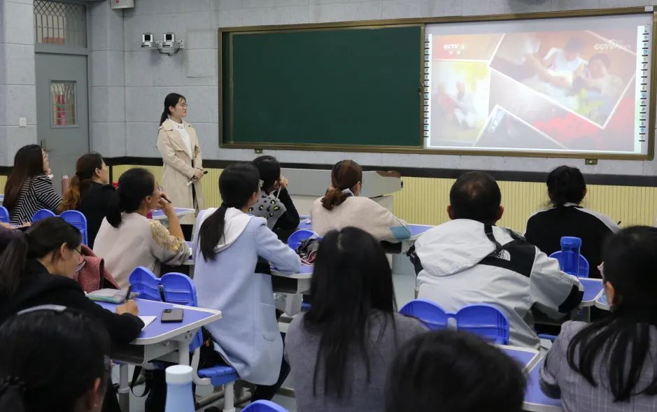 济南市家庭教育公益送教活动启动，首站走进万象新天学校