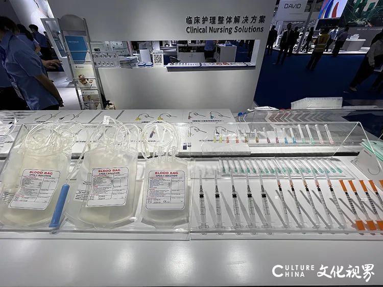 威高携重磅产品亮相第85届CMEF，开启科技医疗之旅