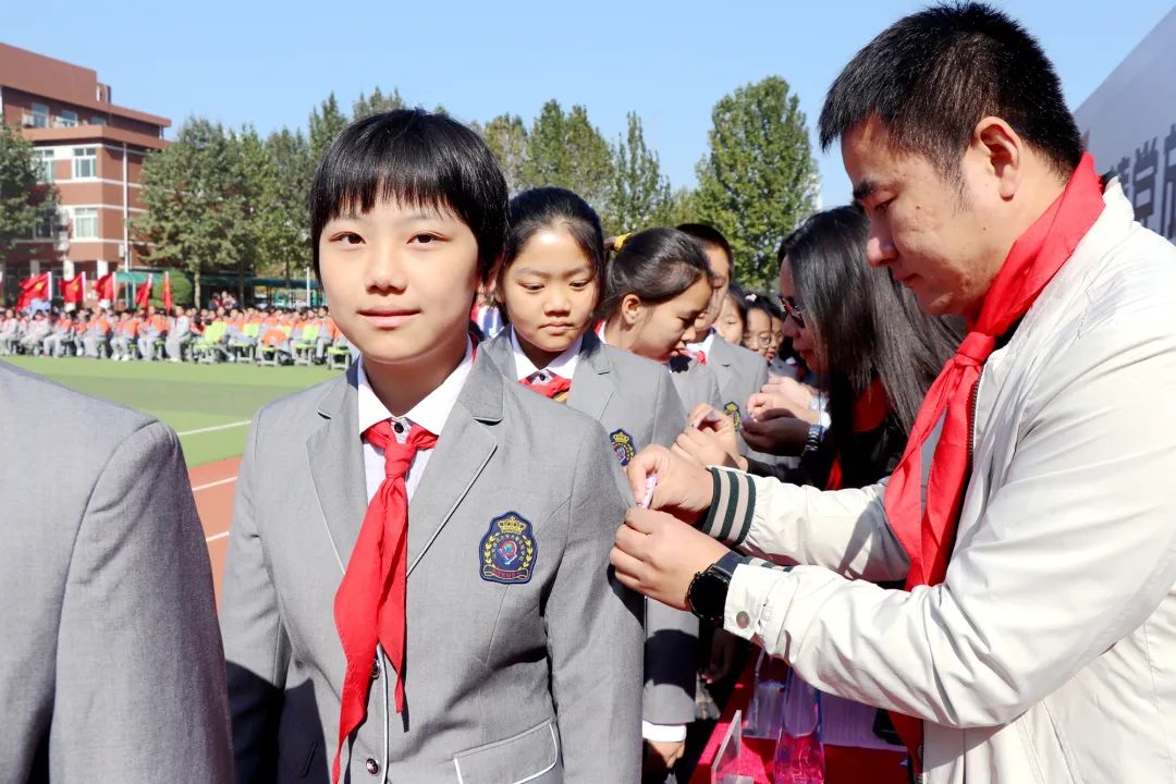 山东师范大学齐鲁实验学校开展纪念建队72周年主题队日系列活动