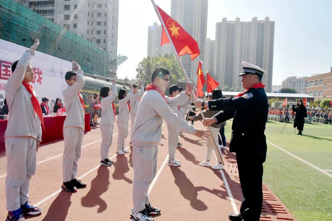 山东师范大学齐鲁实验学校开展纪念建队72周年主题队日系列活动