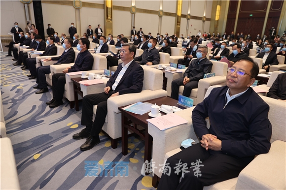 首届能源互联网产业峰会在济南召开，山东产业研究创新基地揭牌