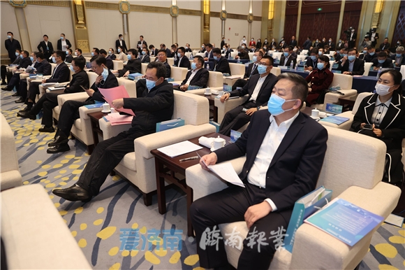 首届能源互联网产业峰会在济南召开，山东产业研究创新基地揭牌