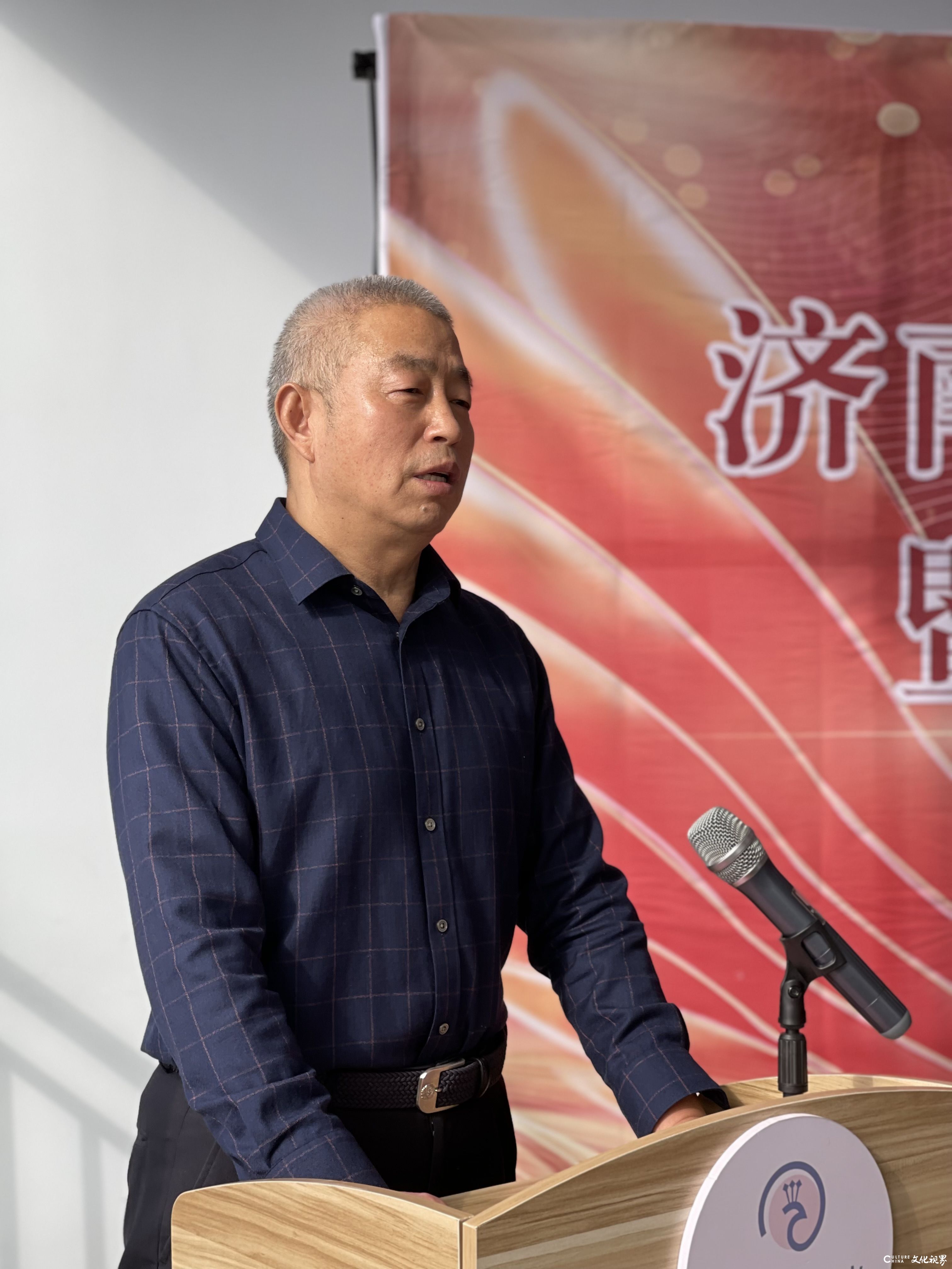 济南市历下区舞蹈家协会成立，杨莹当选为会长