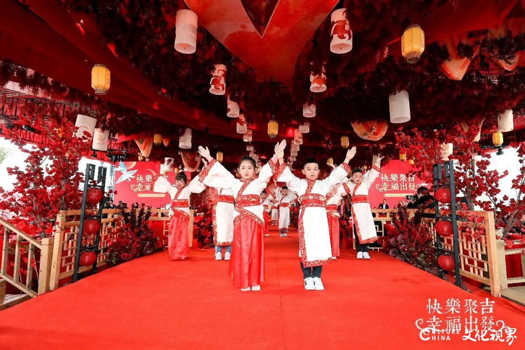 良辰吉日幸福启程——吉利创业35周年司庆，为35对“吉利新人”举办集体婚礼