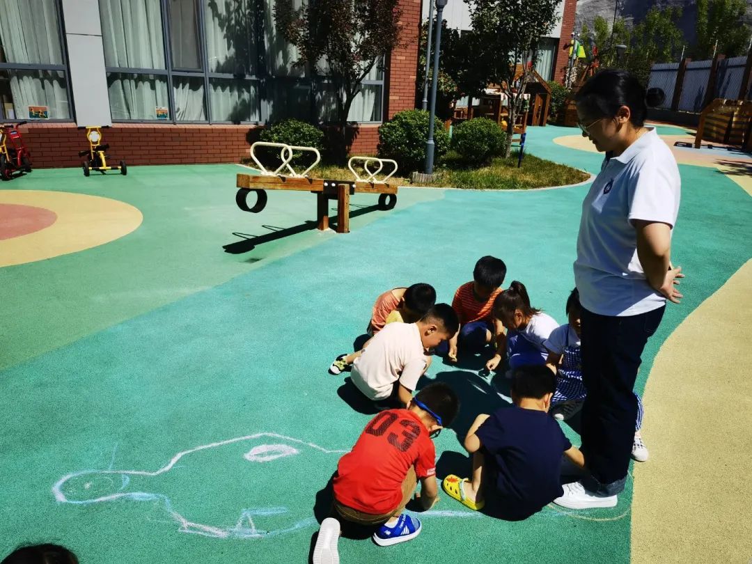 济南托马斯国际幼儿园教孩子们做“影子的朋友”