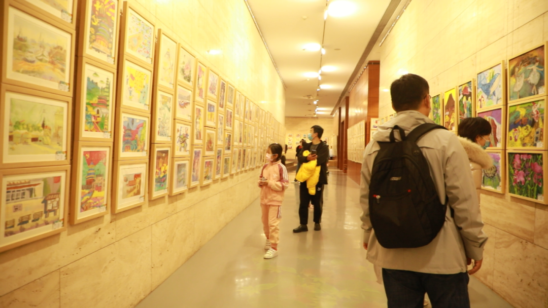 首届“齐鲁美术之星”优秀作品展在山东美术馆开幕，获得了业内专家的高度评价