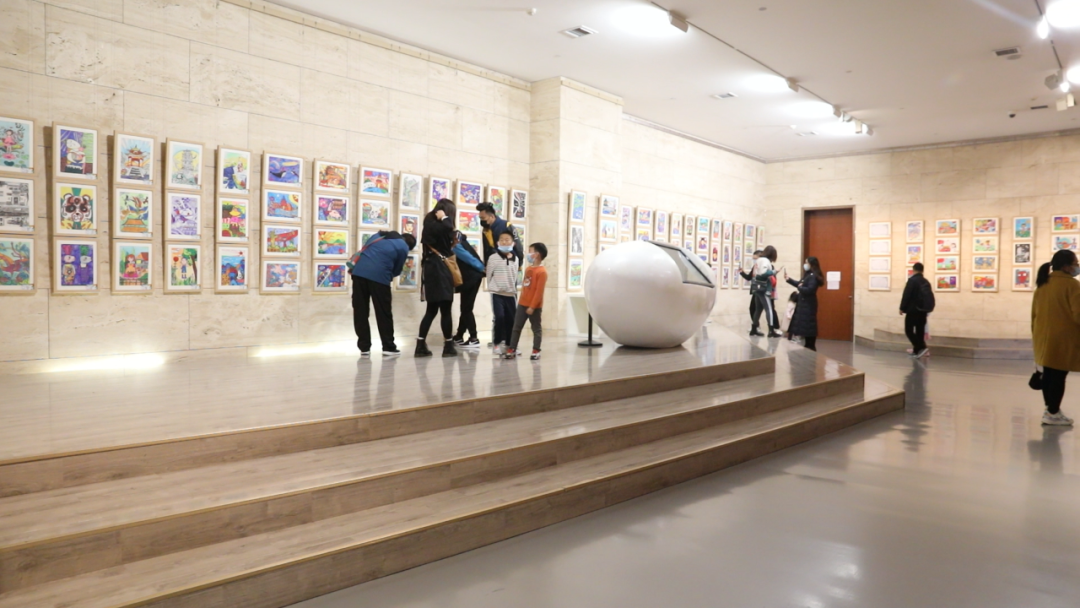 首届“齐鲁美术之星”优秀作品展在山东美术馆开幕，获得了业内专家的高度评价