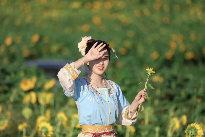 当飘逸汉服邂逅四季山海——威海上演跨越山和大海的惊喜与浪漫