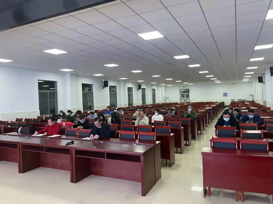济南市历城区“家长夜校”在万象新天学校举行，2万余人次线上线下参与学习