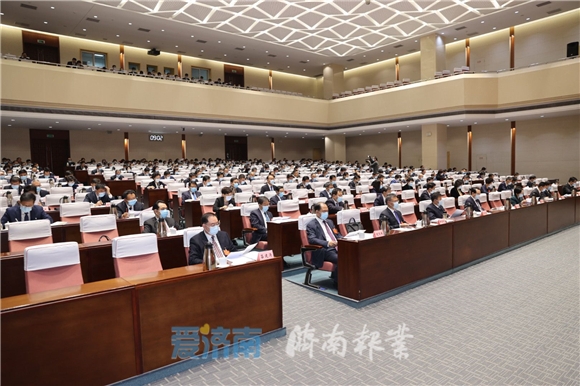 中共济南市委坚决贯彻党的十九届六中全会精神，强调四个“持续用力“