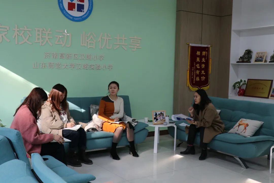 济南高新区教研室主任李继冶一行到汉峪小学进行教学视导