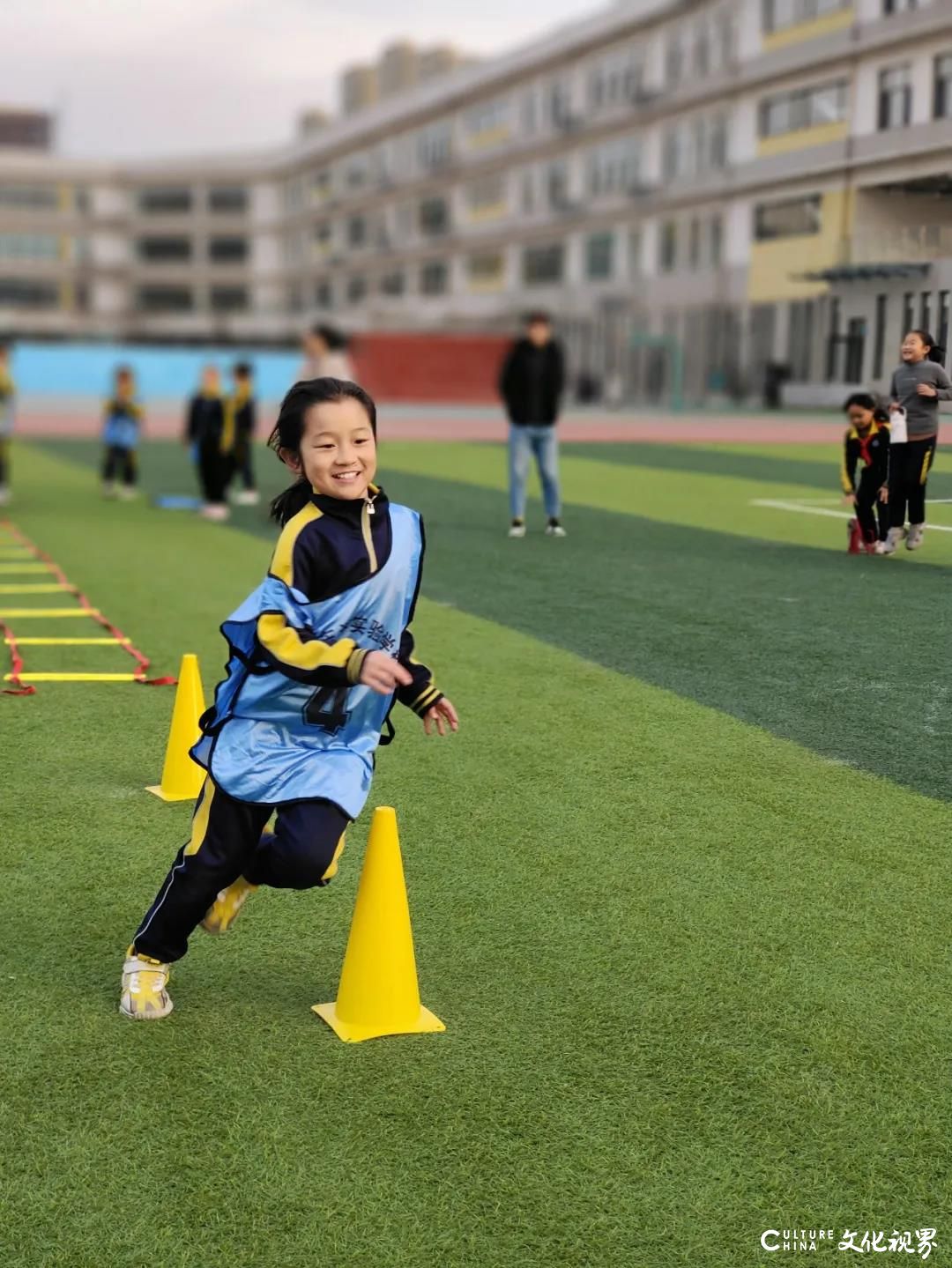 德州齐河县山师东海实验学校“障碍接力赛”圆满举办