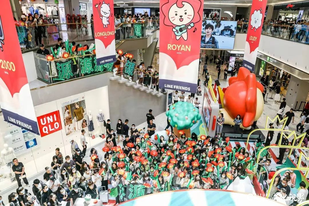 结合首店经济、IP效应、TOD模式等运营方式，世茂广场在多个城市树起“现象级”标杆